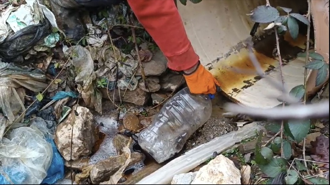 Snimci pokazuje crnu vodu – inspekcija tvrdi da je bistra